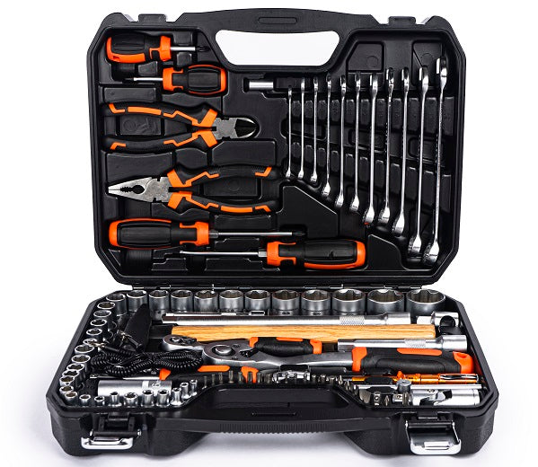 What to keep in an emergency tool kit for your car