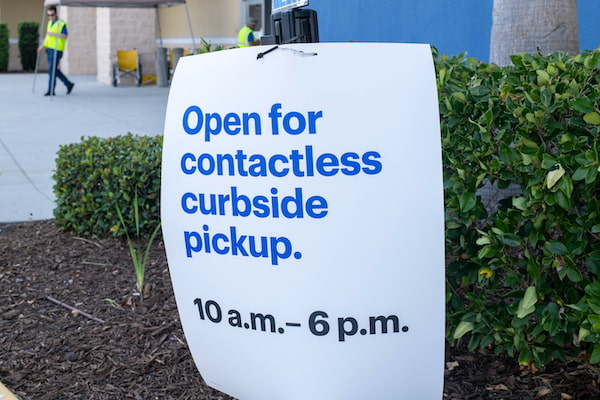 Instant Communication for curbside pick up