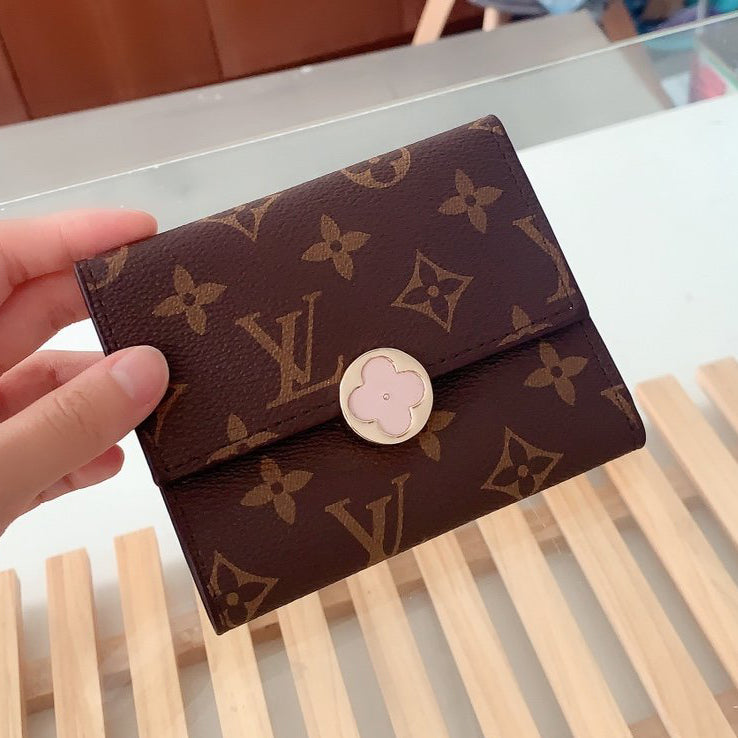 Louis Vuitton LV Hot Sale Men's and Women's Bag Four-leaf Clover Button Short Wallet