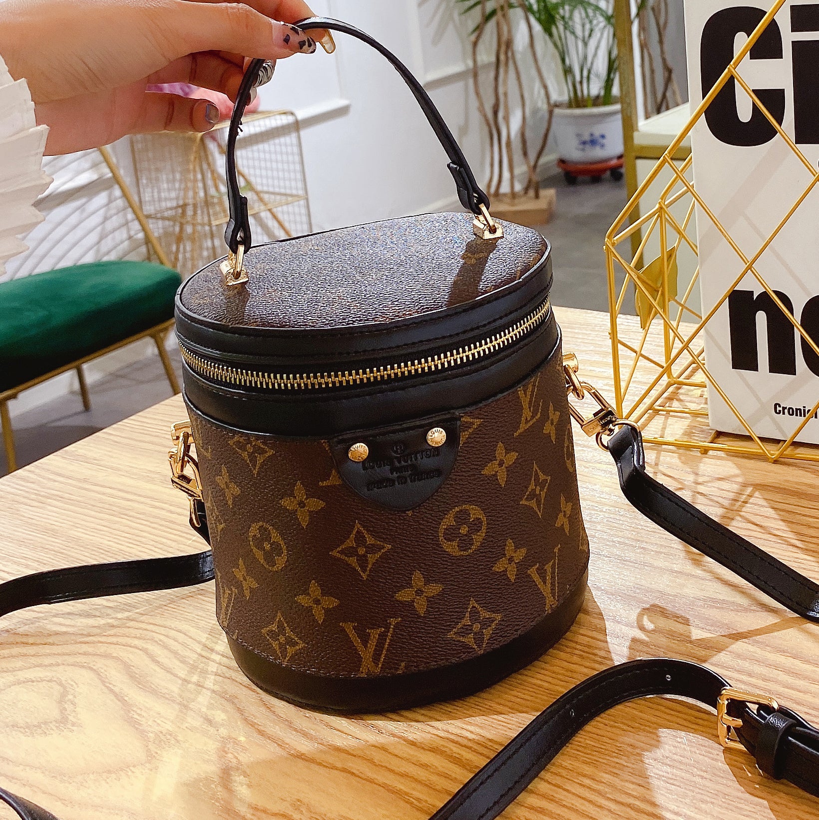 Louis Vuitton LV Stitching Color Crossbody Bag Ladies Handbag Cylindrical Bag Cosmetic Bag