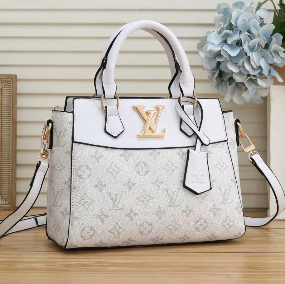 LV Louis Vuitton new product color-blocking shoulder strap letter printing ladies handbag shoulder b