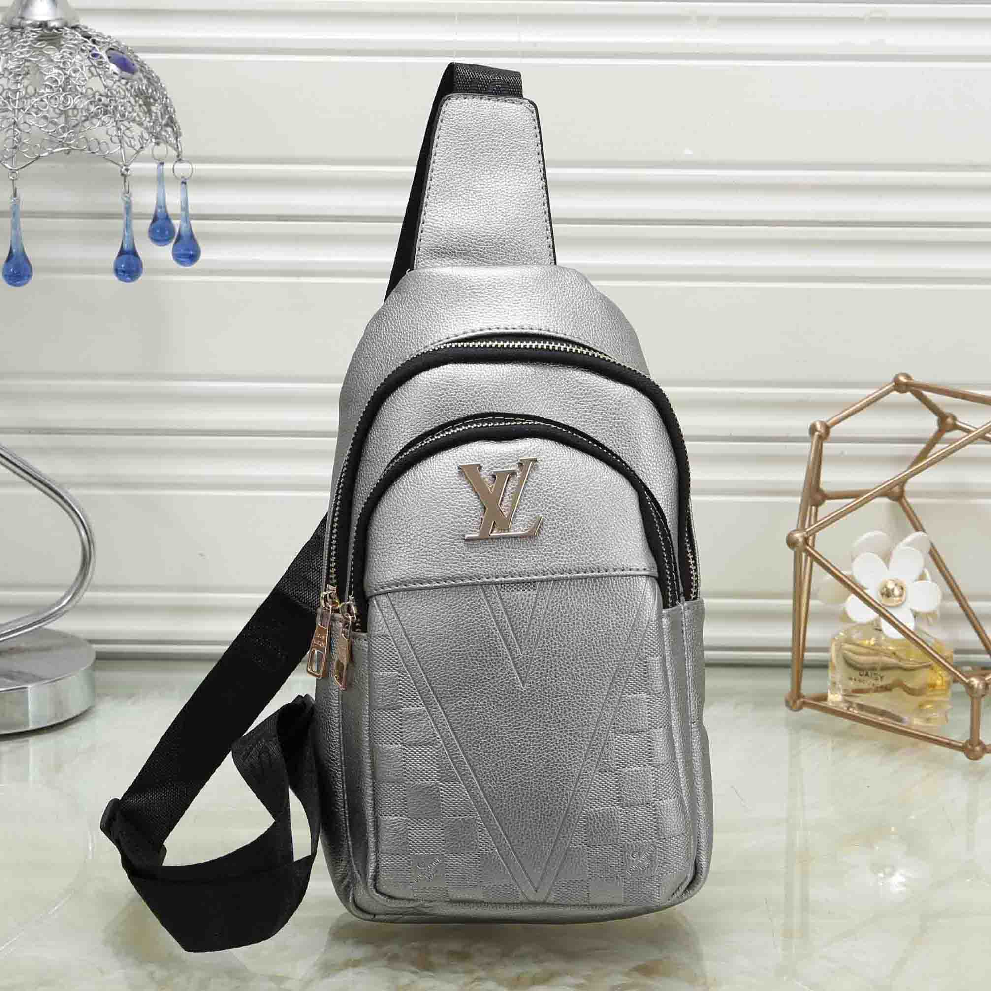 LV Louis Vuitton new solid color messenger bag sports waist bag