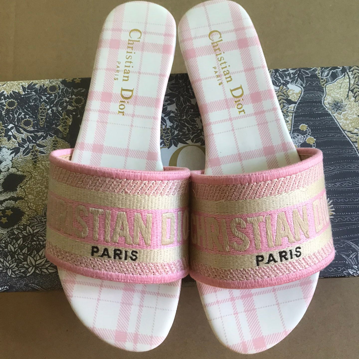 Dior women's slippers with embroidered letters shoes