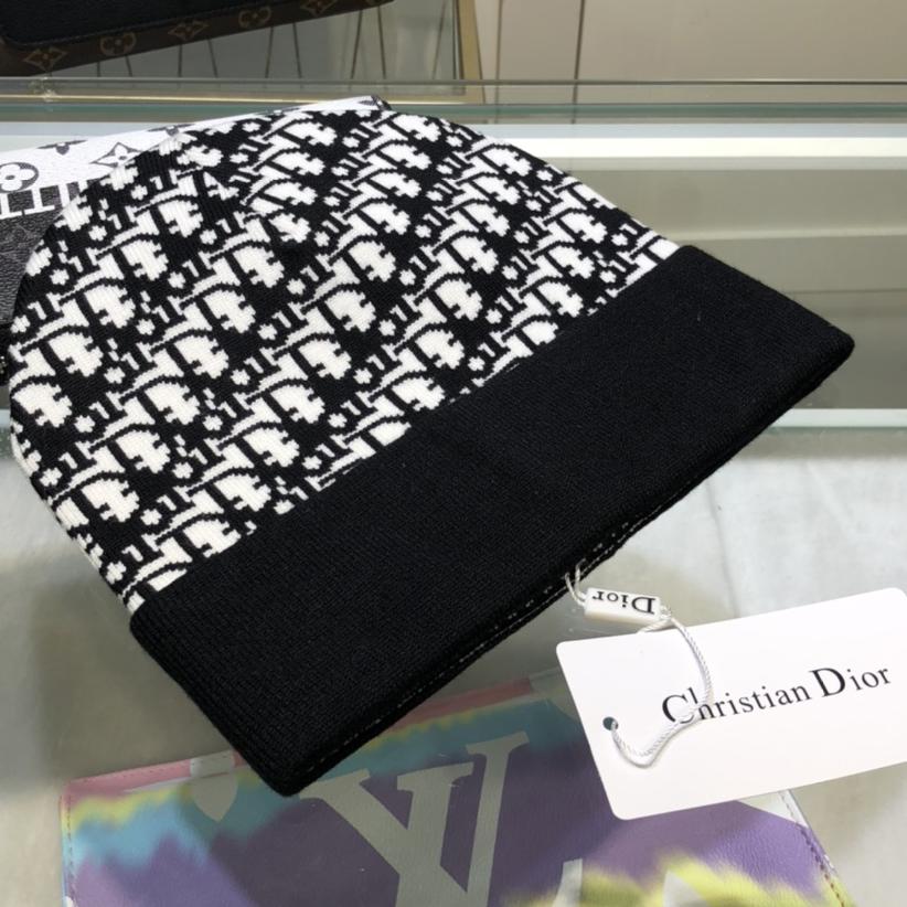 Dior CD New Men's and Women's Warm Knit Hats Fashion Let