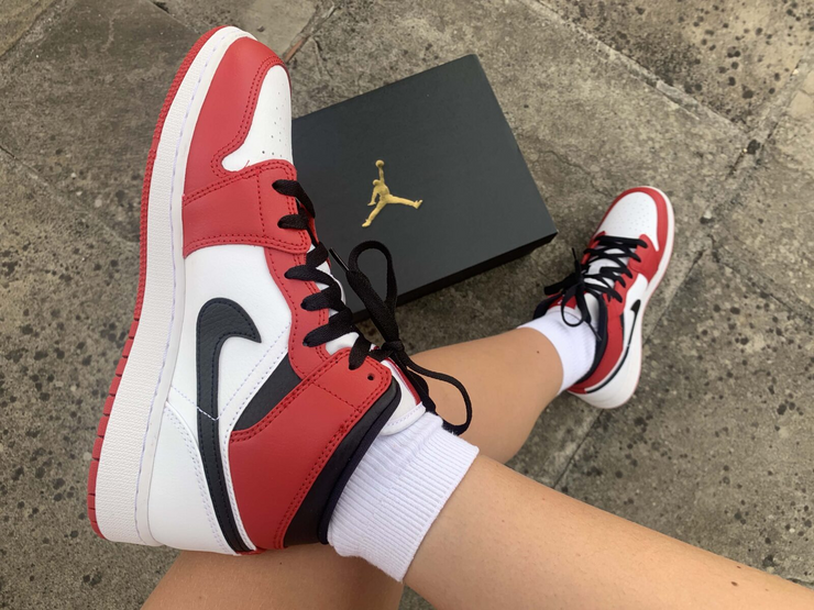 chicago jordan 1 mid 2020