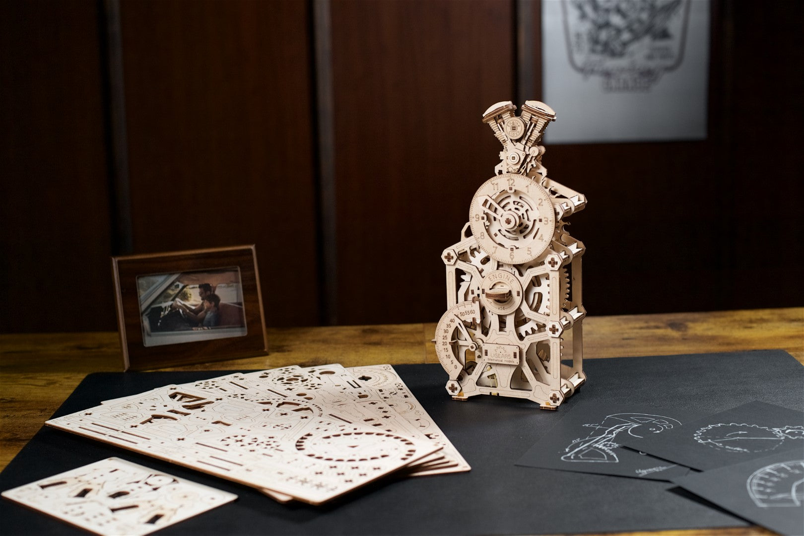 ugears orologio a motore