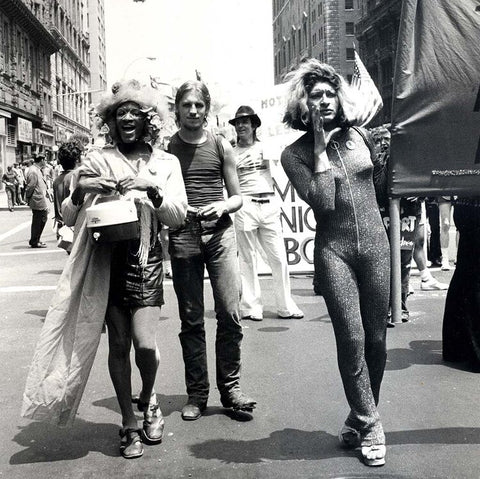 Marsha P. Johnson und Sylvia Rivera laufen nebeneinander