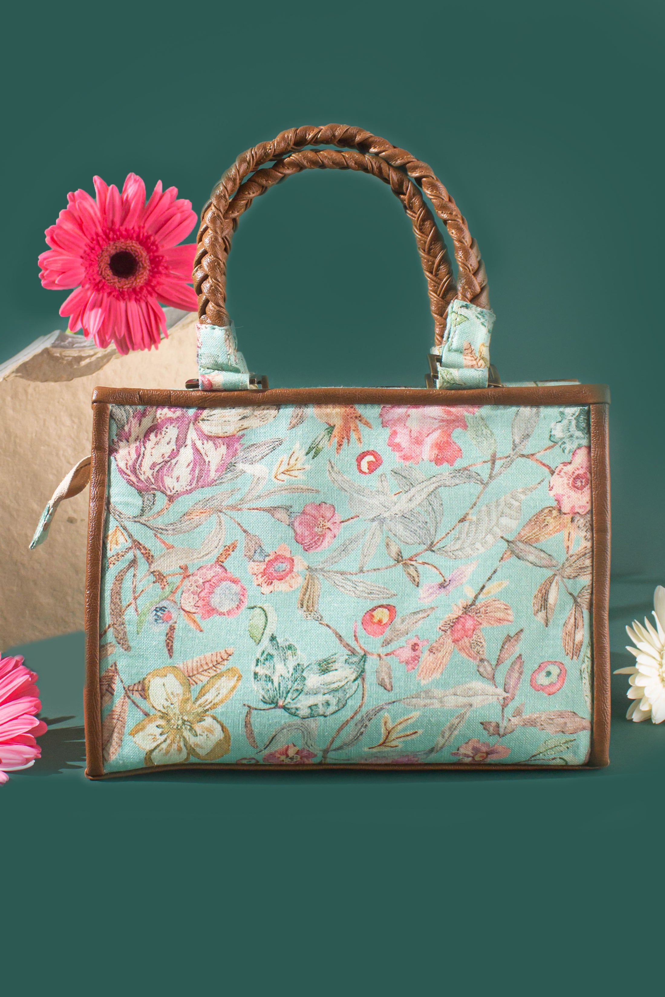 Oriflame collaborates with Rohit Bal – Launches an exclusive tote bag in  the city today | Food and Nightlife Guide