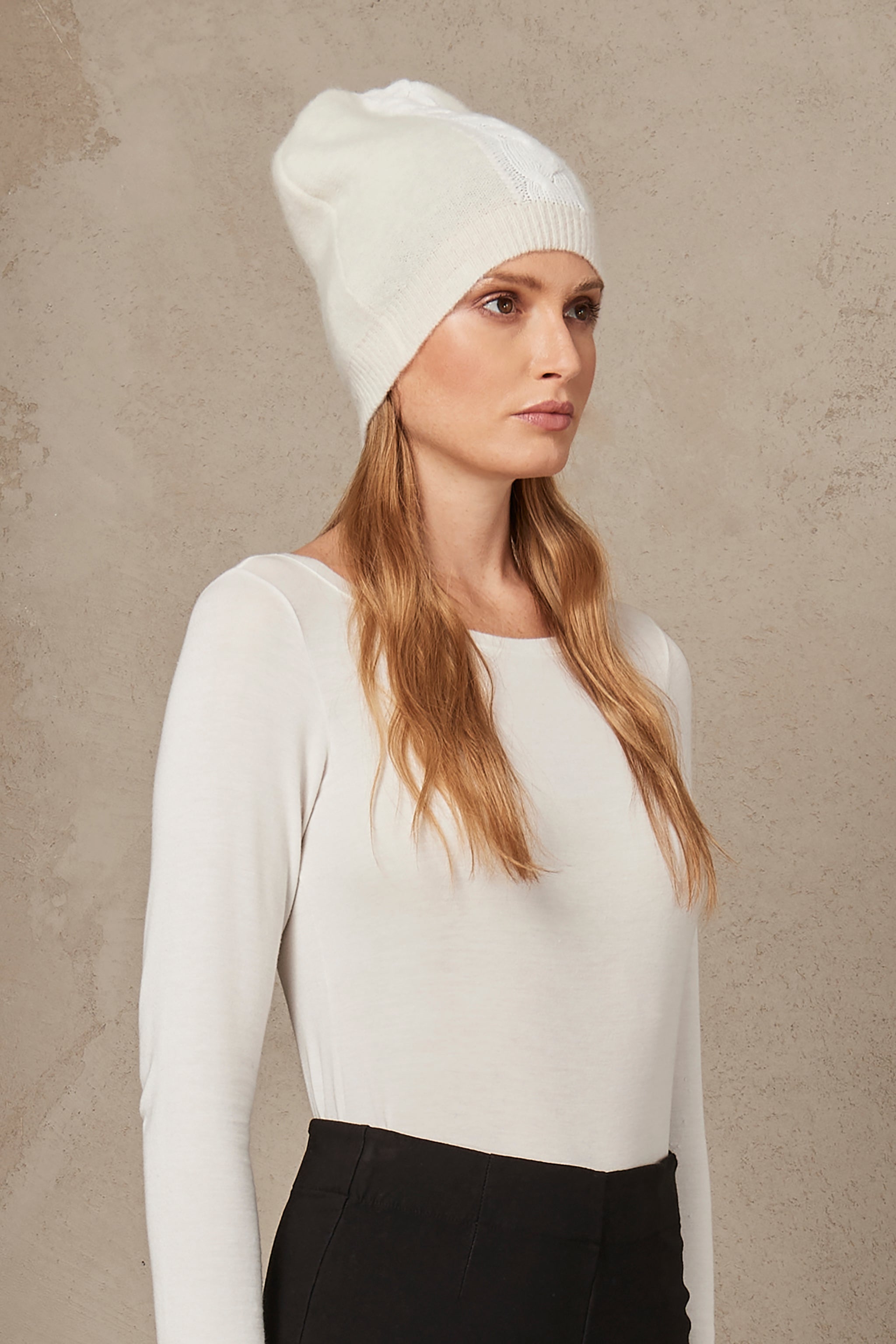 Alpaca and wool knit cap with cable | 1007.HATDTRS12477.02