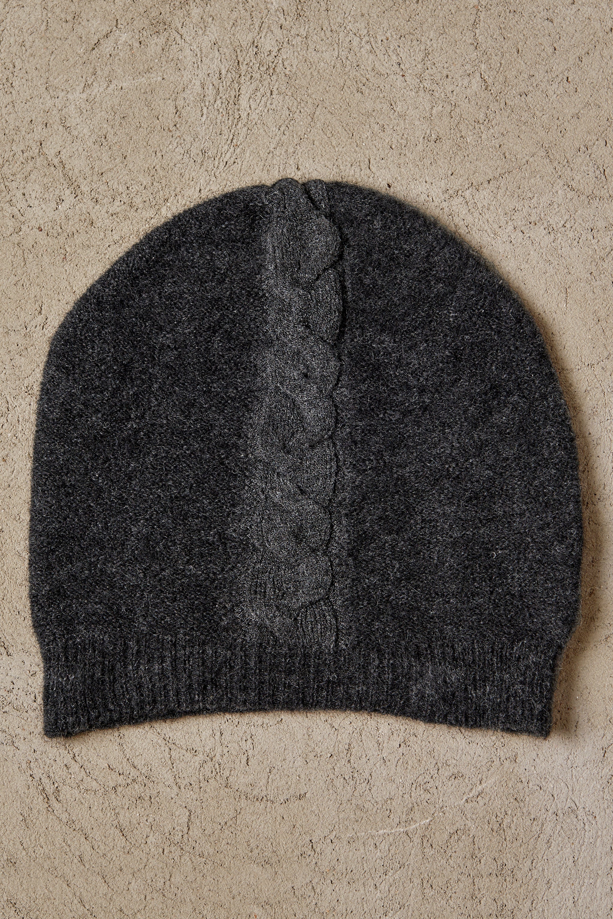 Alpaca and wool knit cap with cable | 1007.HATDTRS12477.13