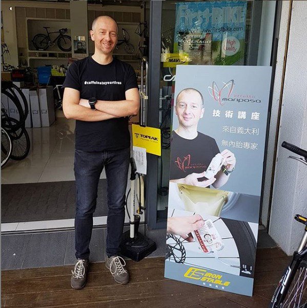 Alberto in person and “on paper”, at a shop in Taichung, Taiwan