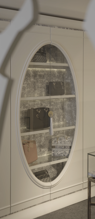 Be captivated by the iconic glass oval unit—an exquisite showcase for your collection of bags and accessories. Suspended within its transparent enclosure, your beloved pieces are beautifully displayed, turning your dressing room into a personalized boutique-like experience.