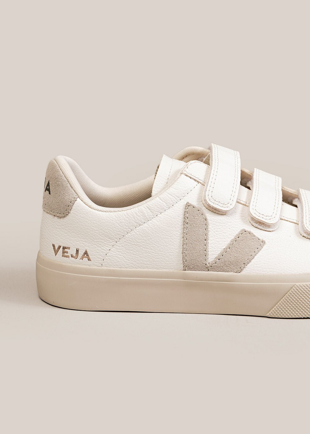 León consumo Trampas Recife Sneakers in Extra-White Natural by VEJA – New Classics Studios