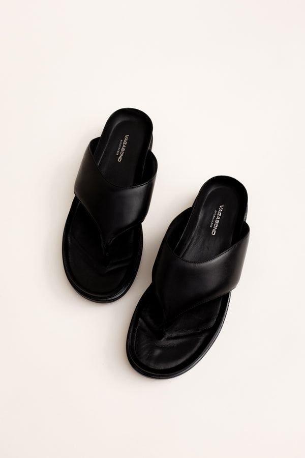 Vagabond Erin black leather flip flop thong sandals | pipe and row - PIPE AND ROW