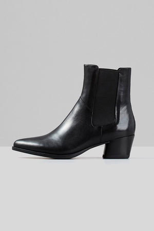 Vagabond black leather, pointed toe, chelsea boots | and Row - PIPE AND ROW