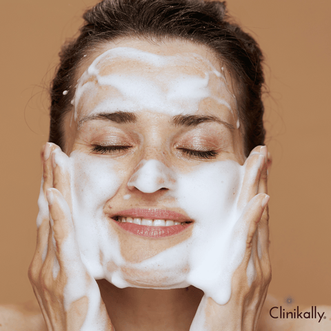 Daily cleansing routines for unclogging pores