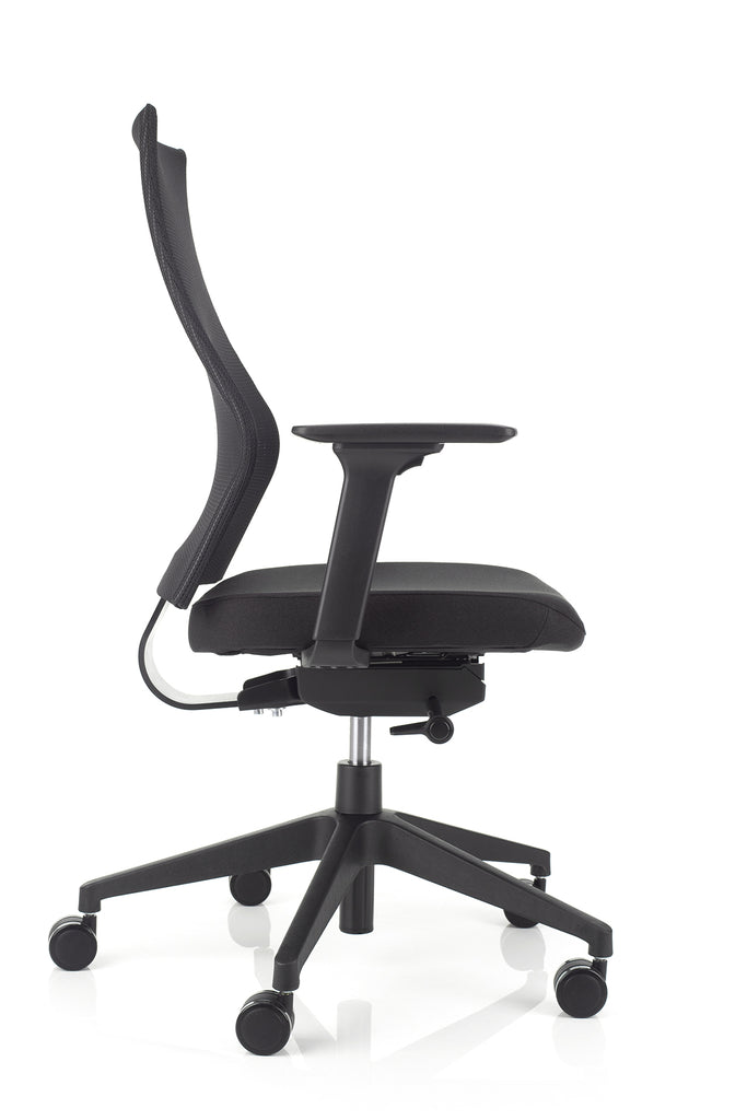 dynamic air v2.0 pisarniški stol črne barve