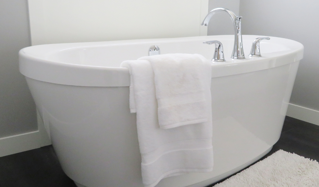 how to love your home, even if it's not perfect. keep a clean home. clean white stand alone bath tub.
