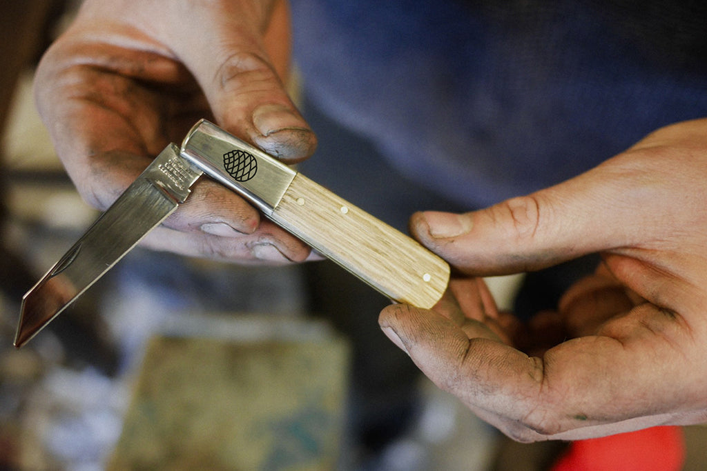 Sheffield Pocket Knife - in Steve's hands