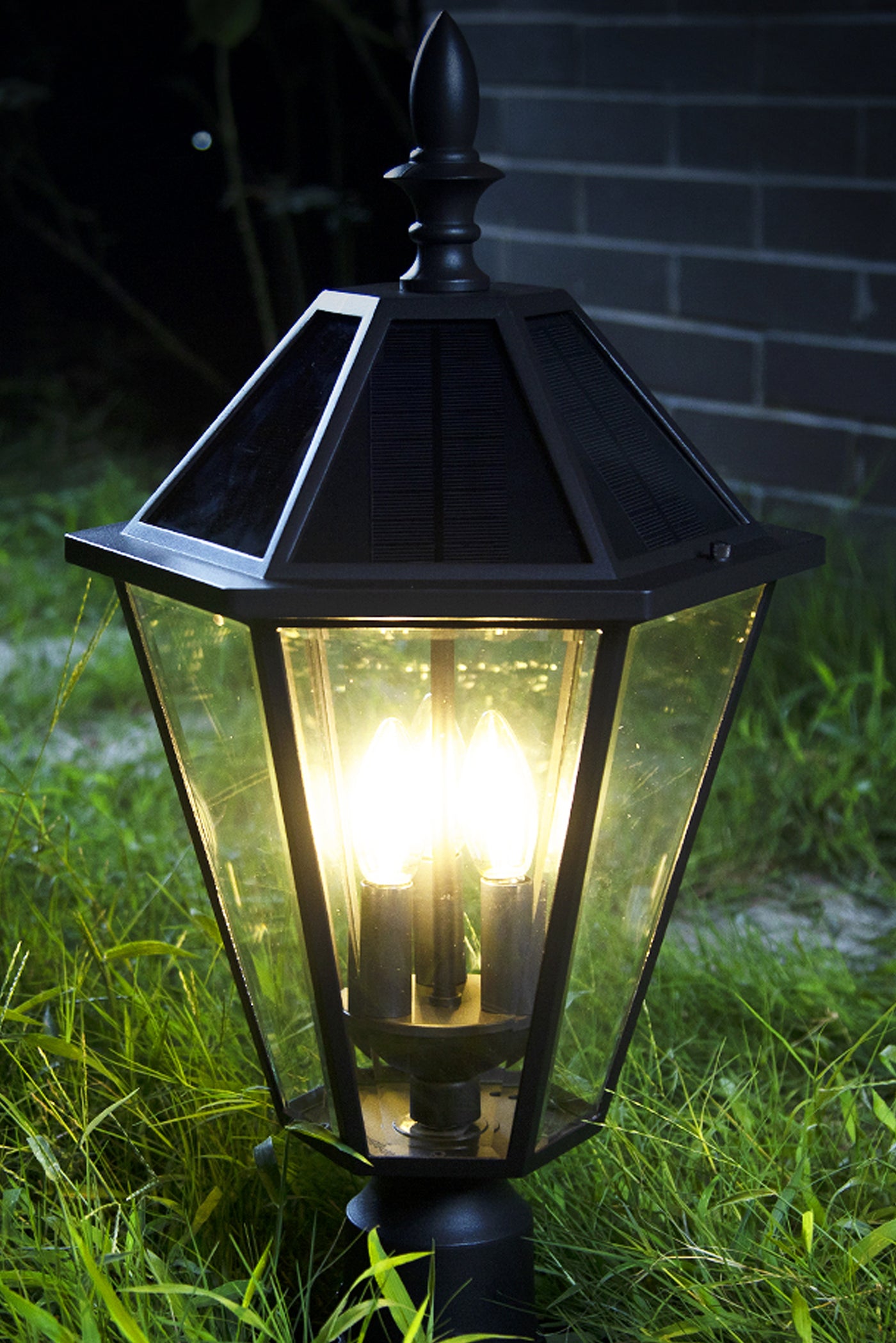 Lutec London LED Solar Light with 2Watts 300Lumen for Outdoor Yard –