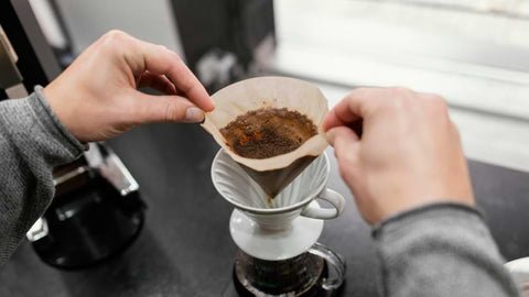 Kaffeefilter, Teebeutel und Filterpapier darf auf den Biomüll