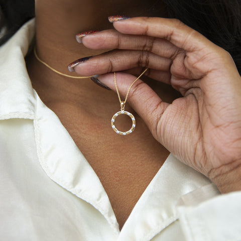 round diamond pendant 