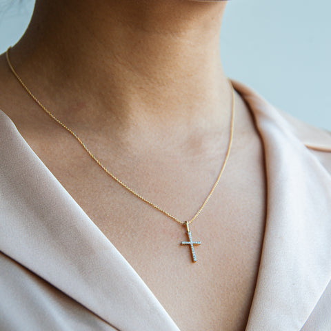 paola-diamond-cross-pendant