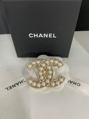 Chanel Gold Heart Crystal Brooch – The Millionaires Closet