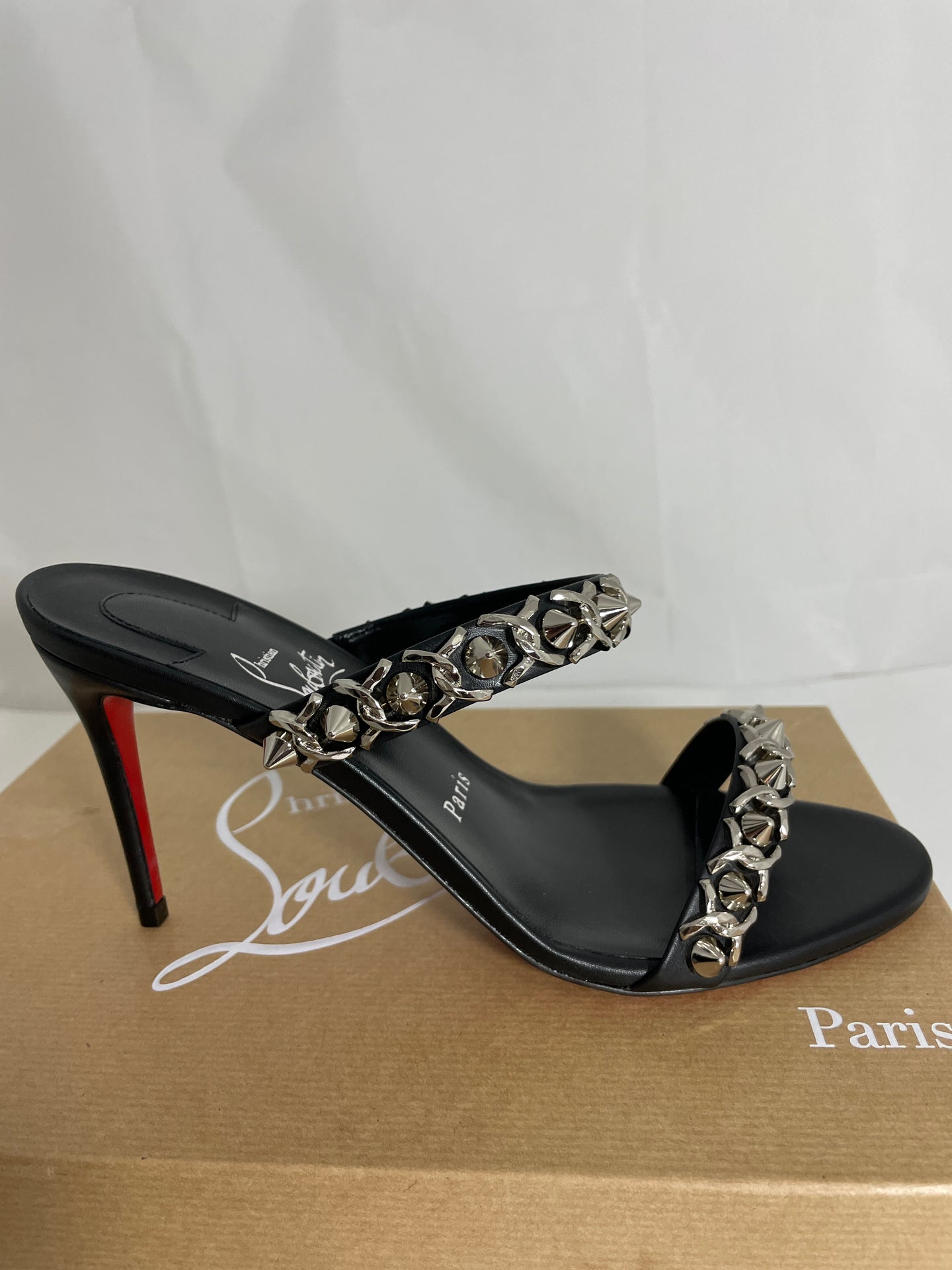 louboutin just chain