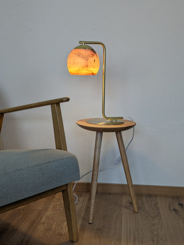 Maxluzi upcycling: ikea nachttisch lampe mit neuem holzschirm