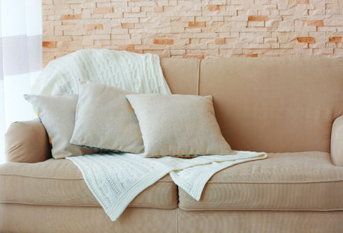 5-simple-ways-to-transform-your-living-room-into-a-cosy-retreat-throw-pillows-and-blankets