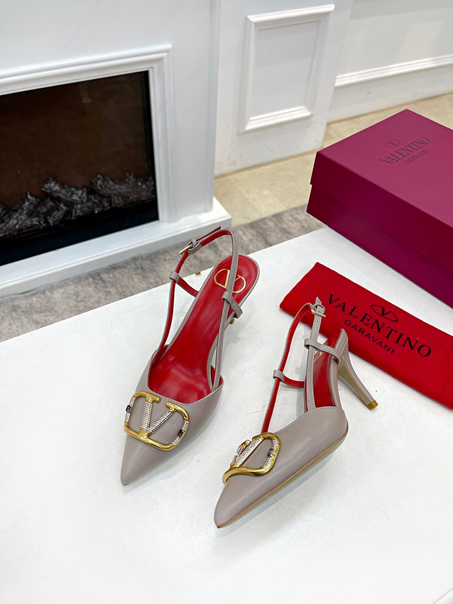 Valentino 2022 New Women Leather Fashion High Heeled Sandal Flat