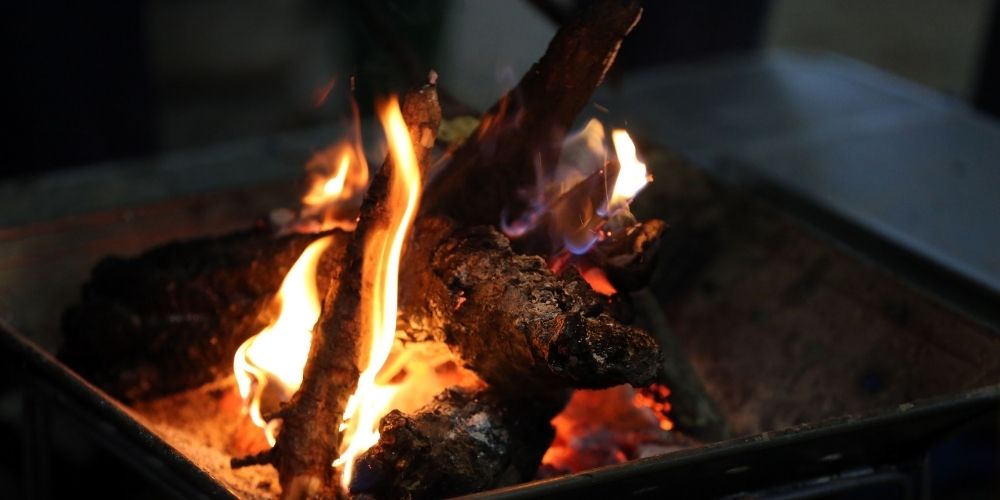 Peut-on utiliser du charbon de bois pour un brasero ? - Blog de Brasero  Artisan