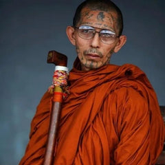 moine bouddhiste tatoué