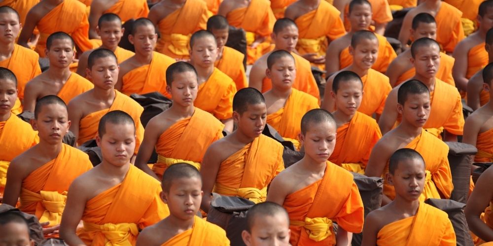 moines tenue traditionnelles