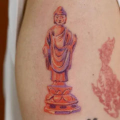 tatouage bouddhiste statue