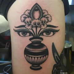 tatouage bouddhiste vase