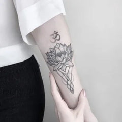 tatouage fleur de lotus bouddha
