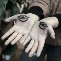 tatouage oeil de bouddha paume de la main