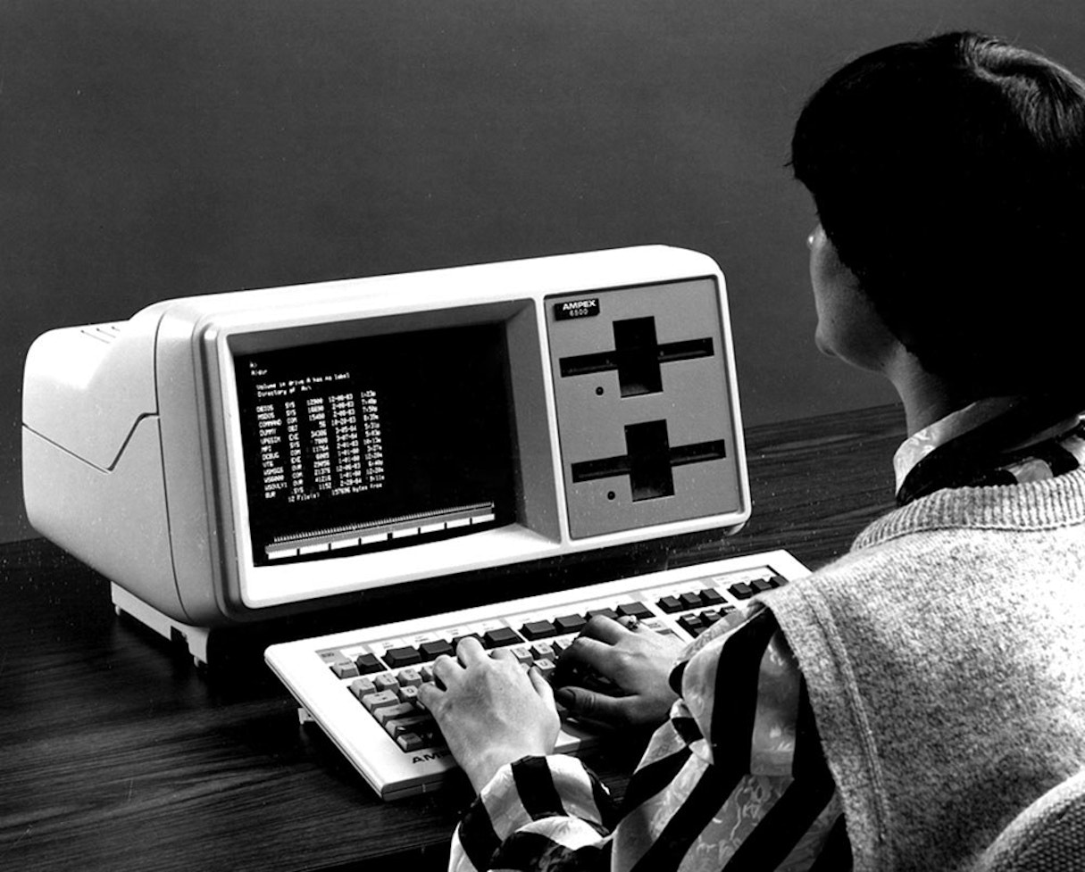 Ibm sans. Компьютер 1987 года. Первая Операционная система. Первый компьютер в мире. Первые компьютерные системы.