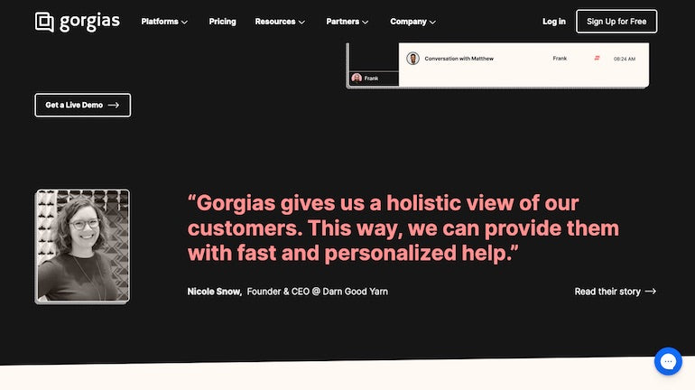 Social proof: Gorgias webpage depicting a positive review in pink against a black background