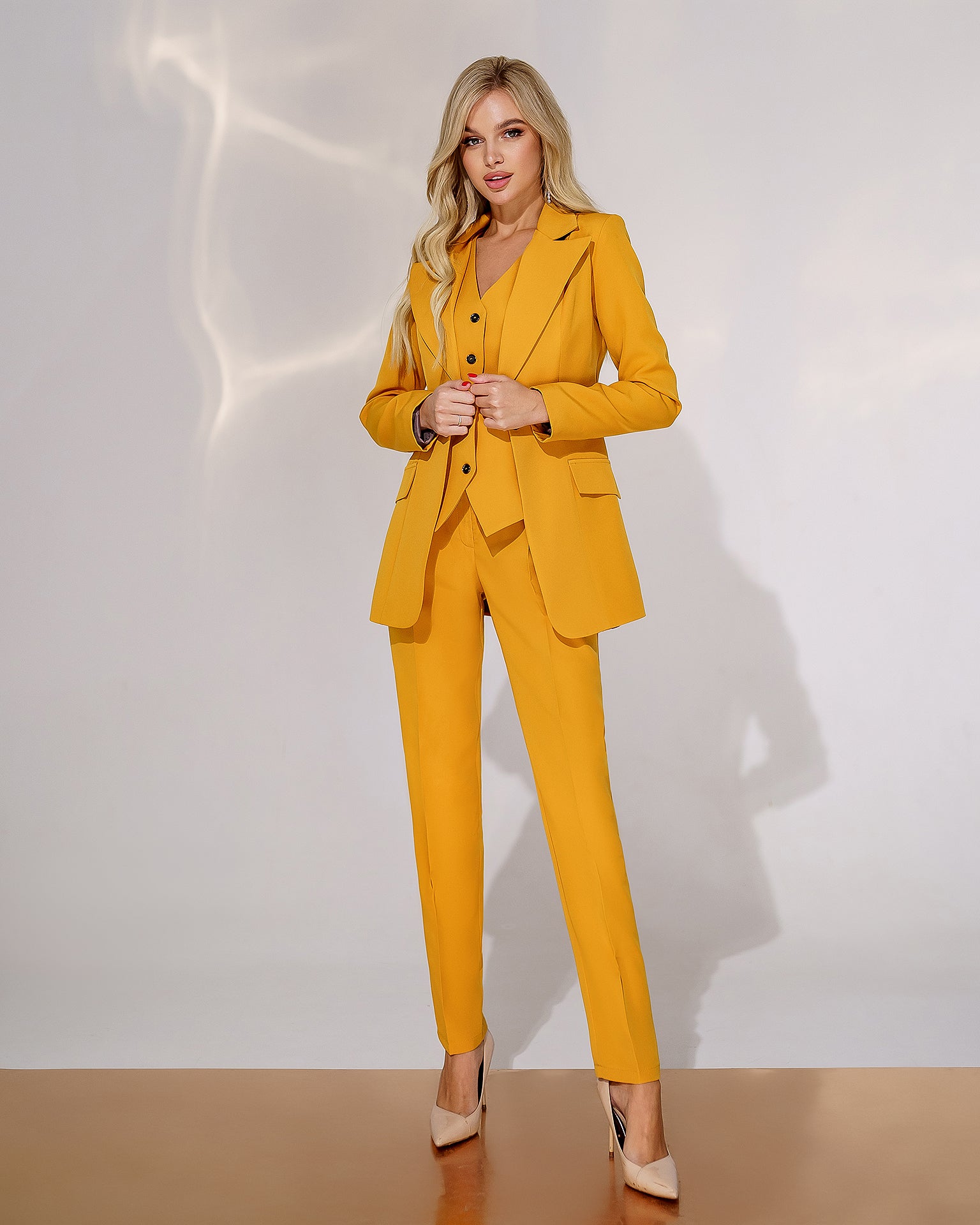 Mustard Office Slim-Fit 3-Piece Suit – ELAGIA