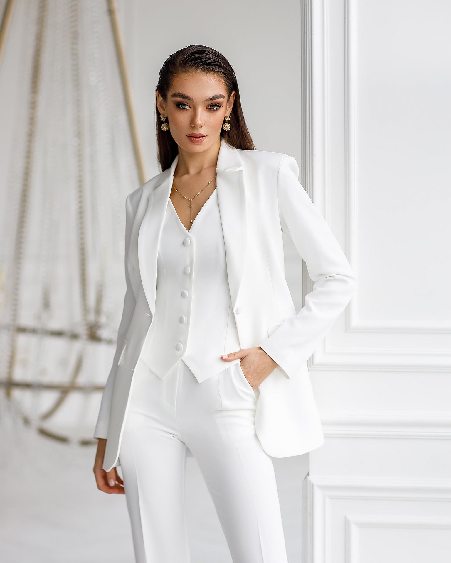 White Regular-Fit 3-Piece Suit – ELAGIA