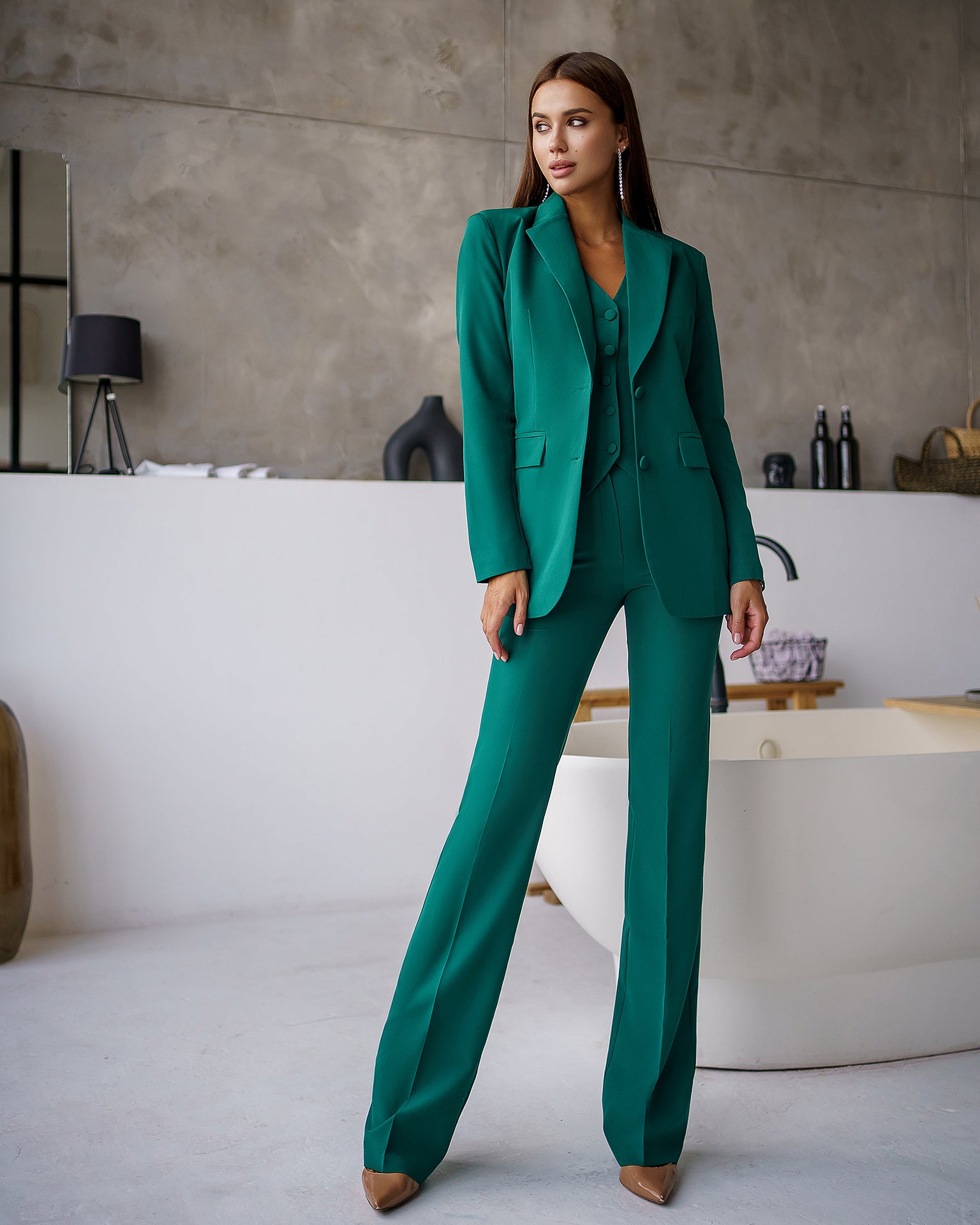 Emerald Regular-Fit 3-Piece Suit – ELAGIA