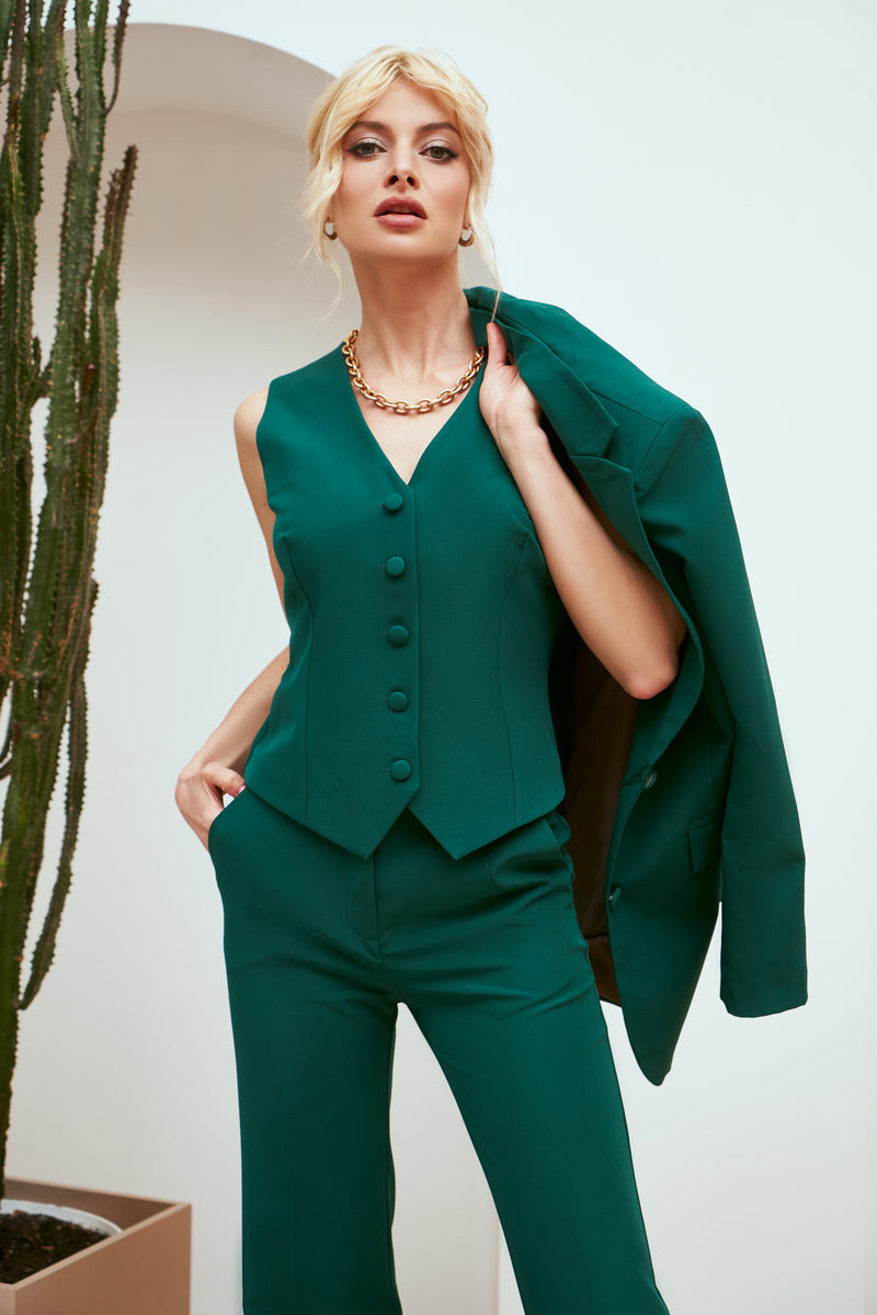 Emerald Regular-Fit 3-Piece Suit – ELAGIA