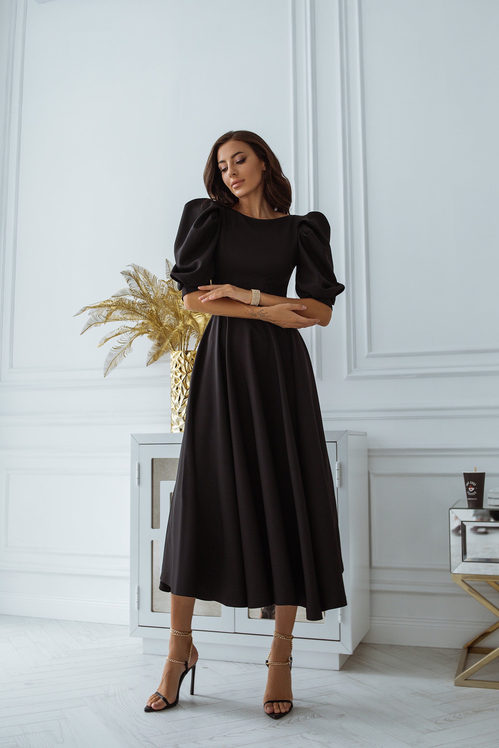 Black Backless Puff-Sleeve Midi Dress - Magnificent style – ELAGIA