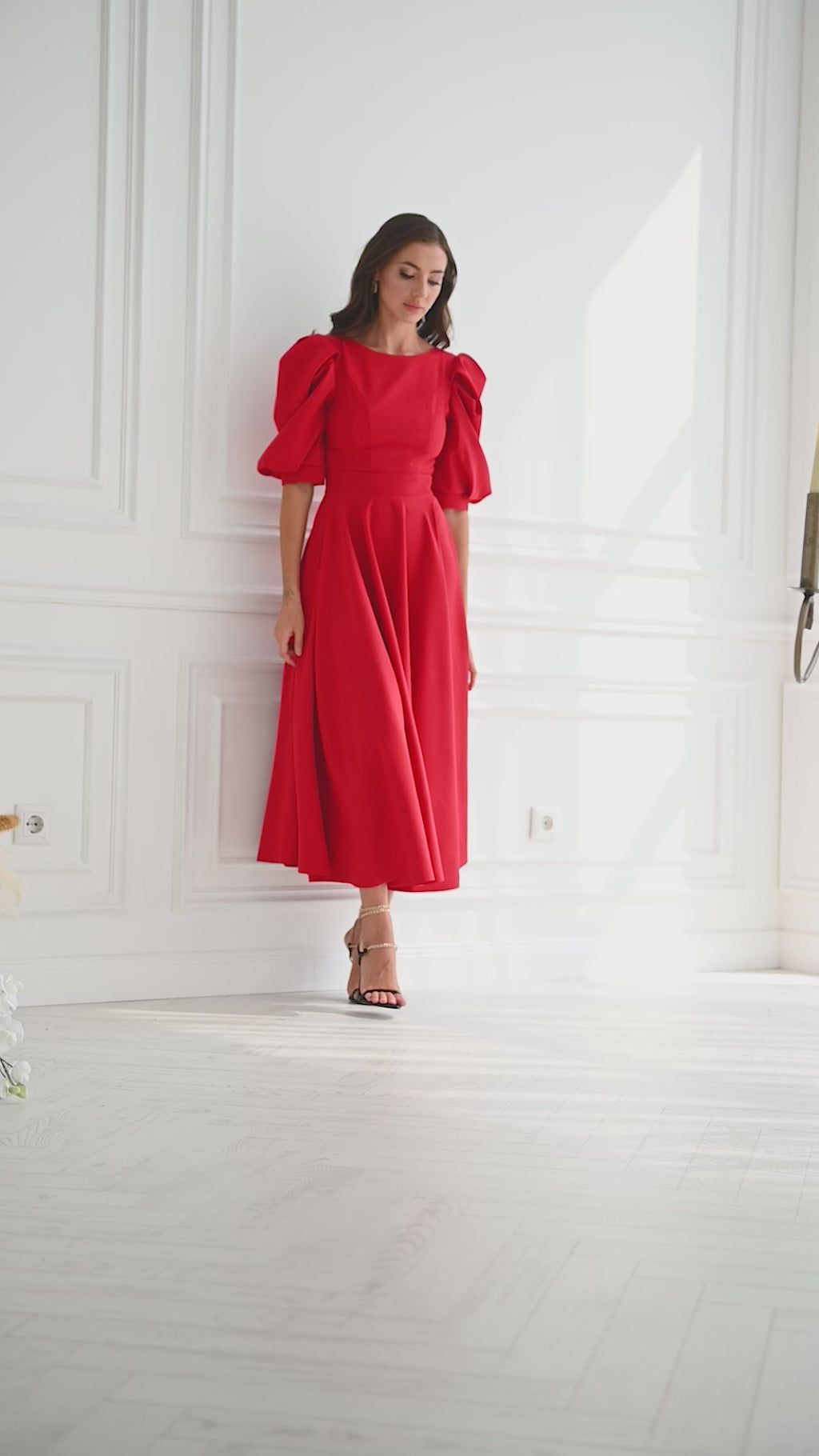 Red Backless Puff-Sleeve Midi Dress - Flowy Alluring Style – ELAGIA
