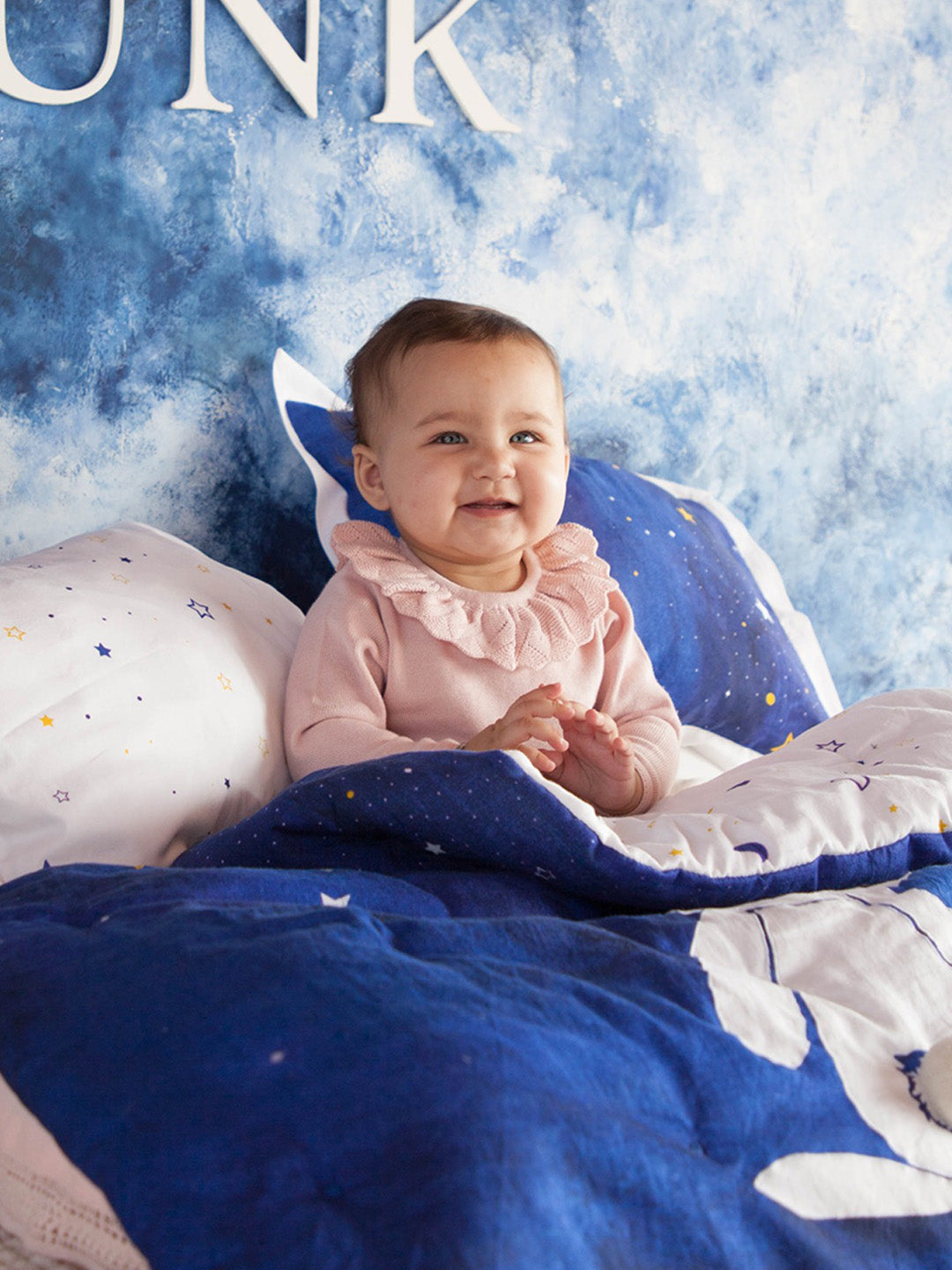 The collection takes inspiration from the starry sky, highlighting the magic of glittery stars for child's nursery.