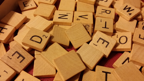 Spielideen für Paare: Mini-Scrabble