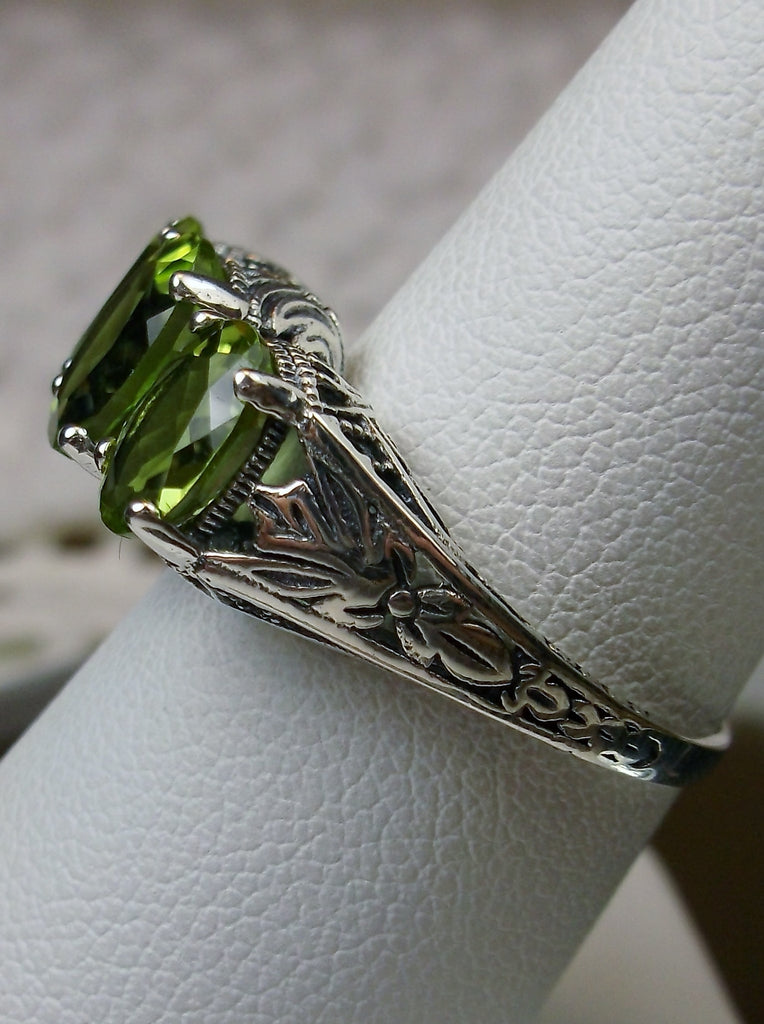 Natural Green Peridot Trinity 3 stone Ring, Sterling silver filigree, antique jewelry, silver embrace Jewelry, D41